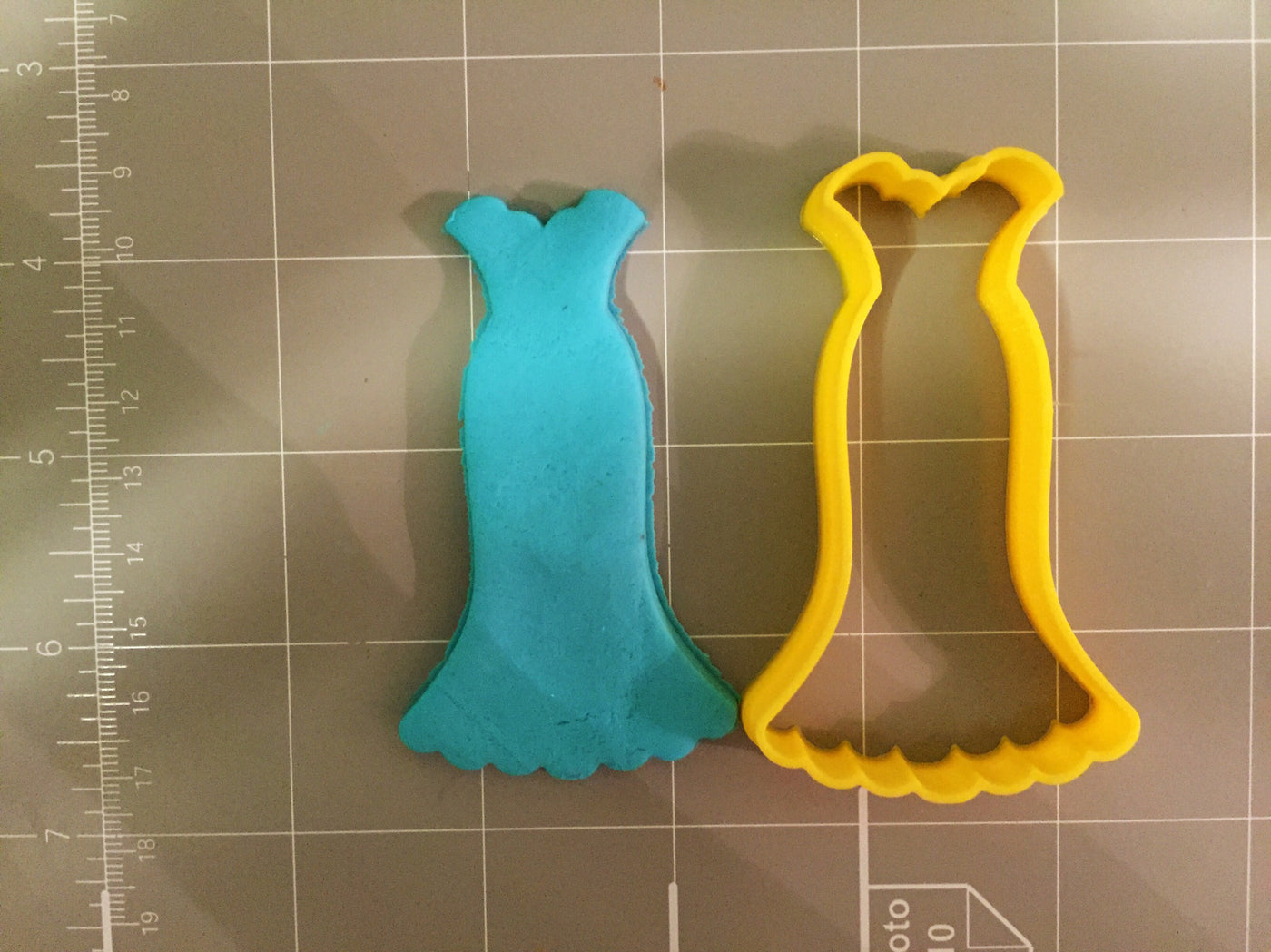 Wedding Dress Cookie Cutter Arbi Design - CookieCutz Wedding Dress Cookie Cutter Arbi Design - CookieCutz